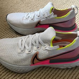 Nike react knit fly shoes